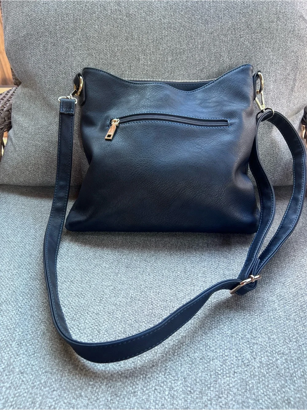 Jen & Co VLeather Crossbody Bag Navy Blue Gold Hardware Zipper Purse Medium
